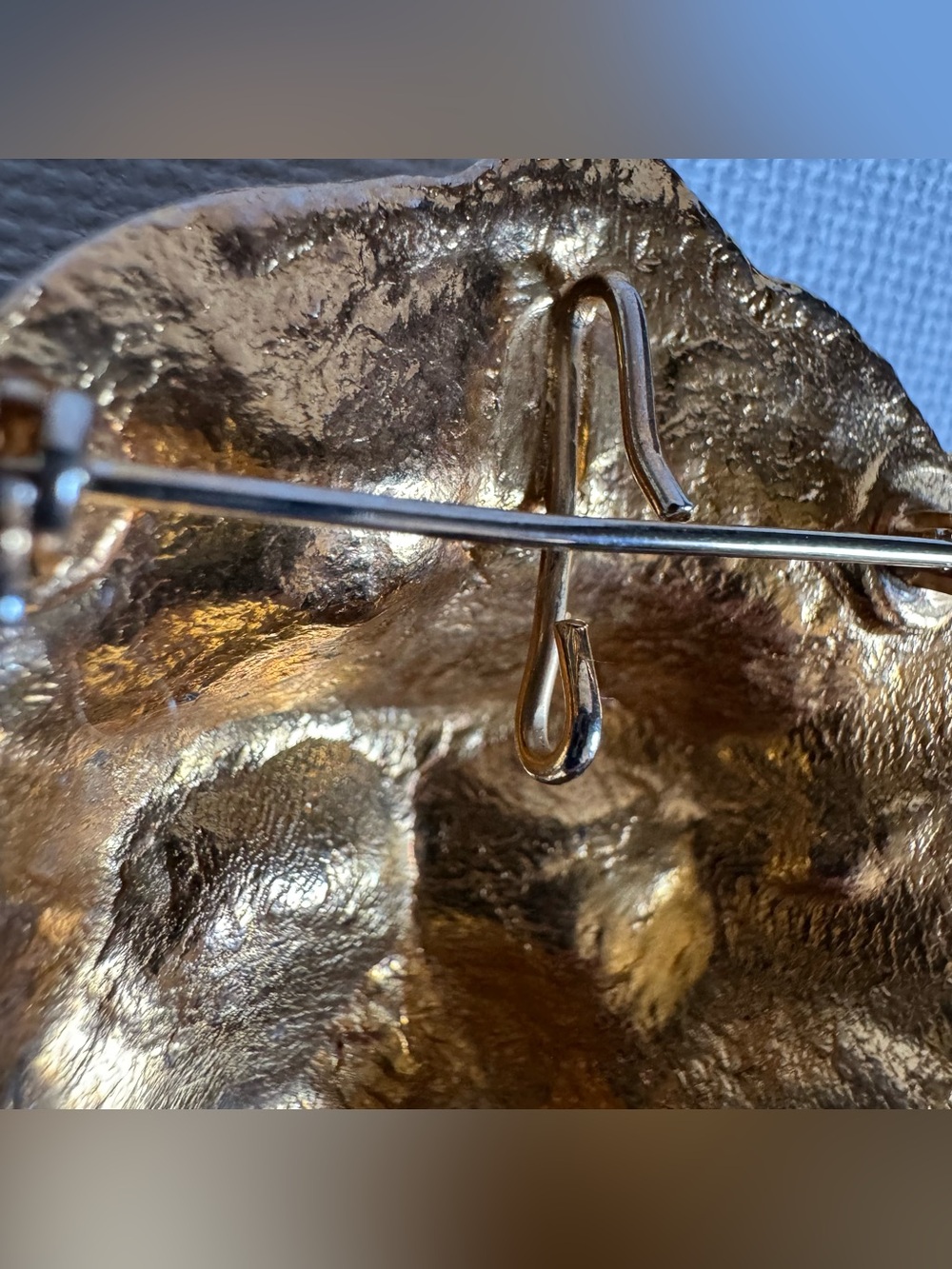 Vtg Gold Tone Lion Head Brooch Pendant Chain Whiskers Statement Baroque Revival - Picture 9 of 12